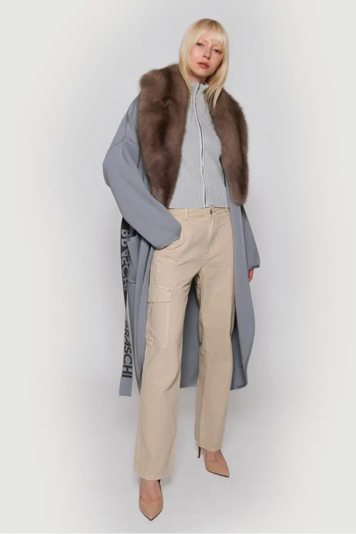 Серое длинное кашемировое пальто с мехом соболя - фото 3