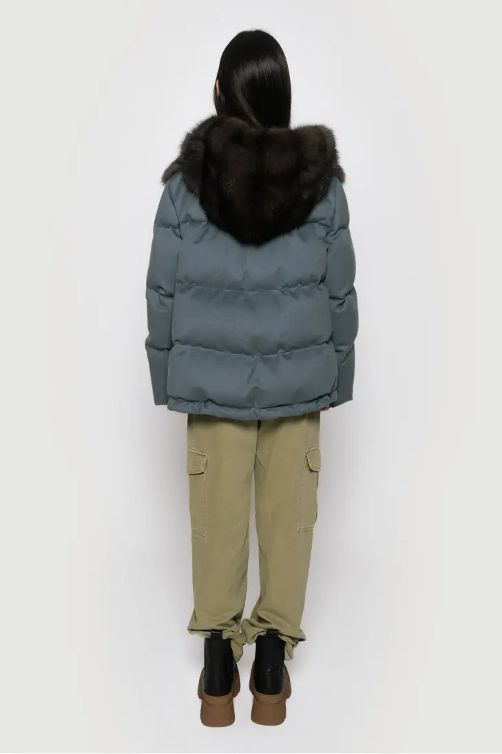 Короткий синий пуховик из кашемира Loropiana с темным соболиным мехом - фото 4