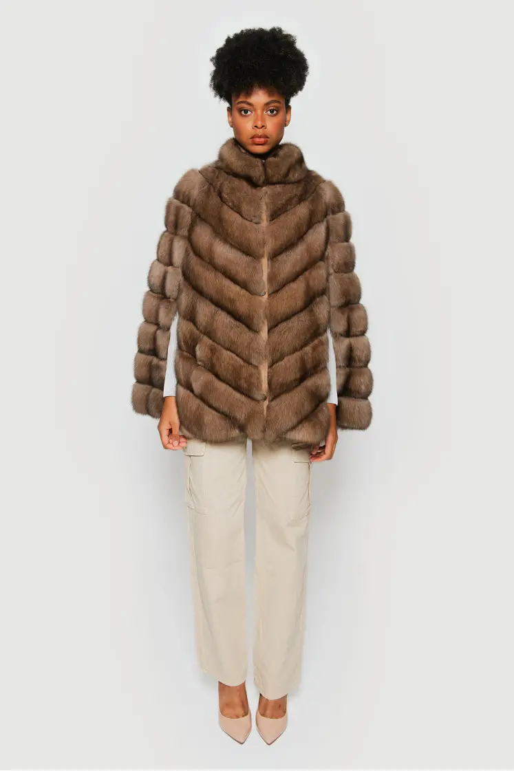 Коротка шуба із соболя з коміром-стійкою