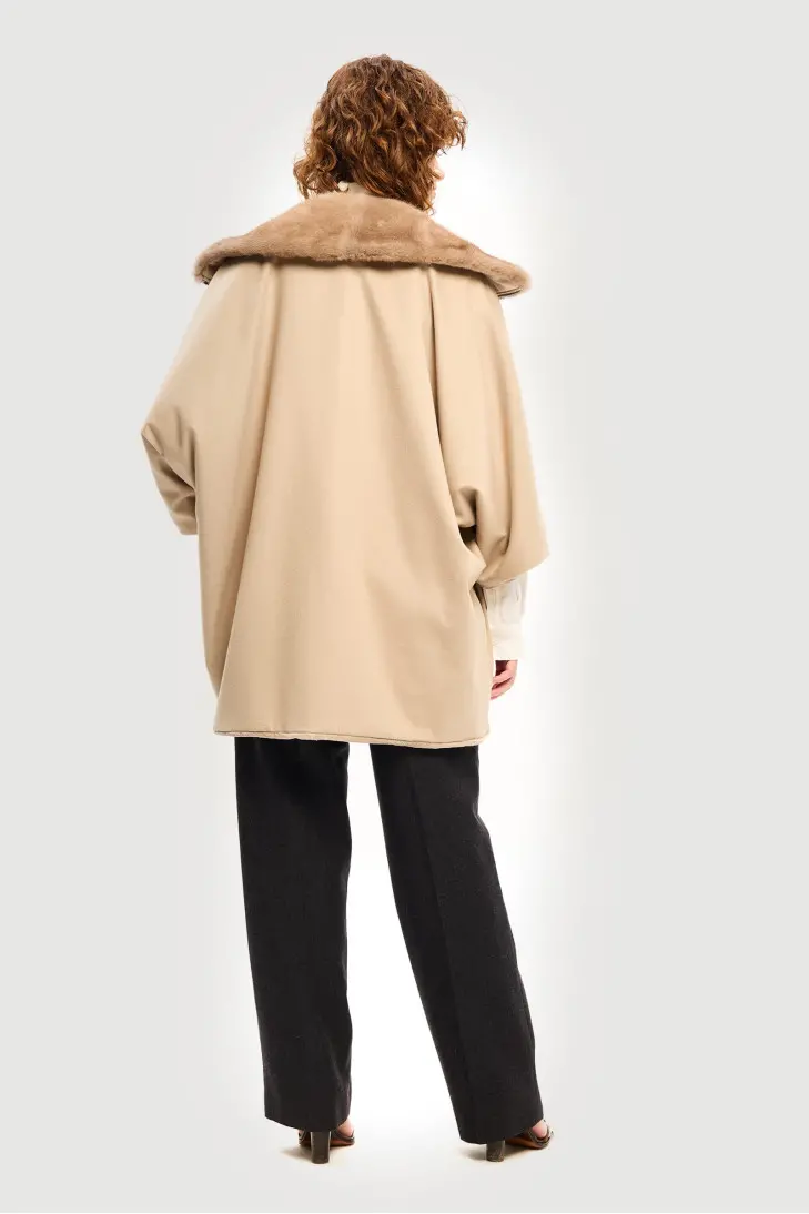Короткая бежевая шуба из стриженной норки с рукавом 3/4 - фото 7