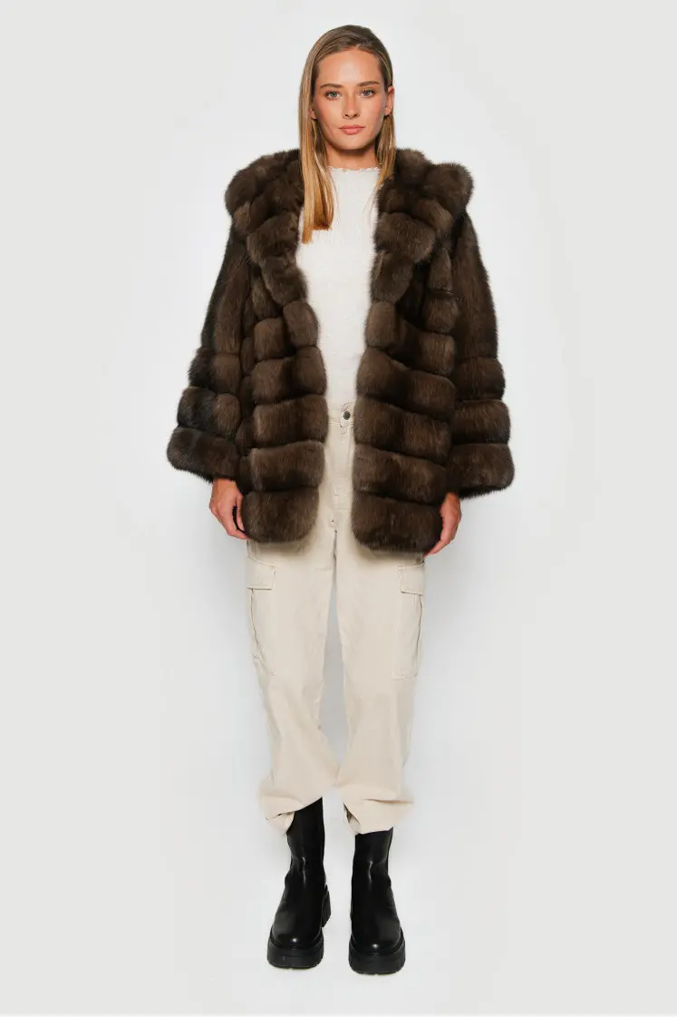 Женский соболиный полушубок с капюшоном