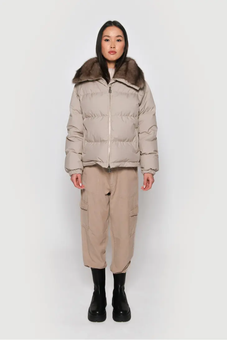 Короткий серый пуховик из кашемира LoroPiana с мехом соболя - фото 2