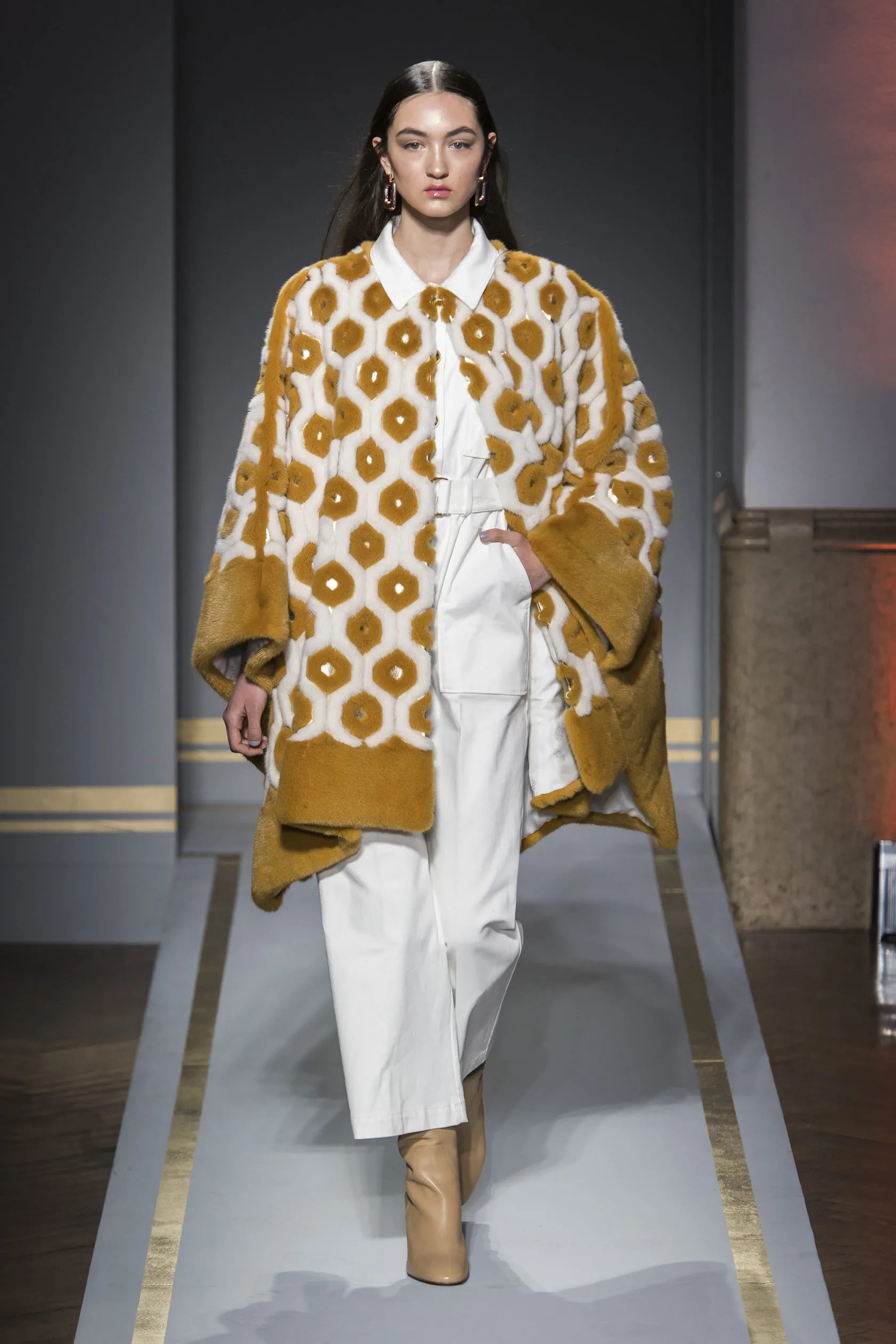Показ в Милане FW19/20. Fashion show